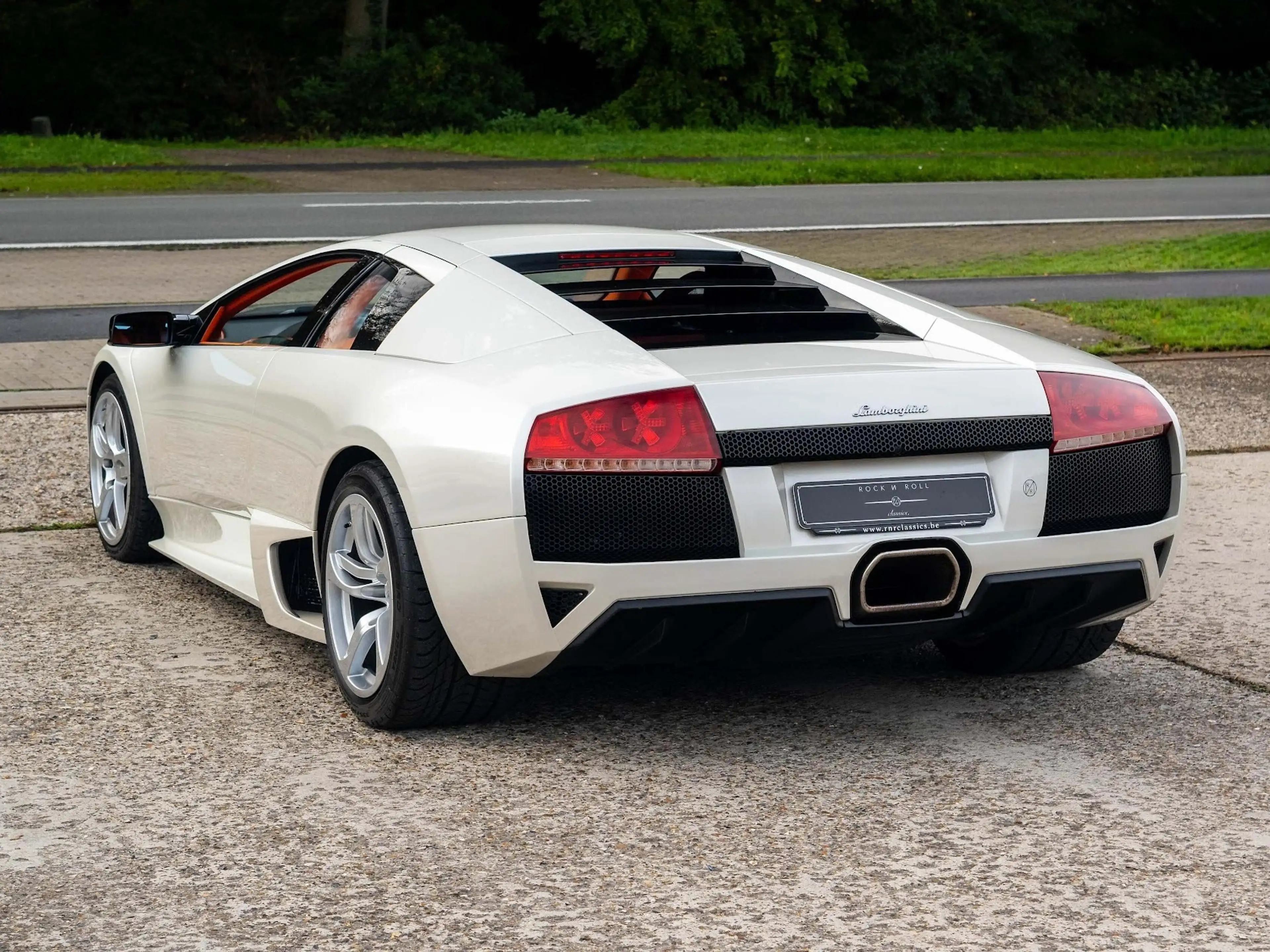 Lamborghini Murciélago Murciélago LP640 | Special order leather interior with Q citura diamond stitching — photo 14