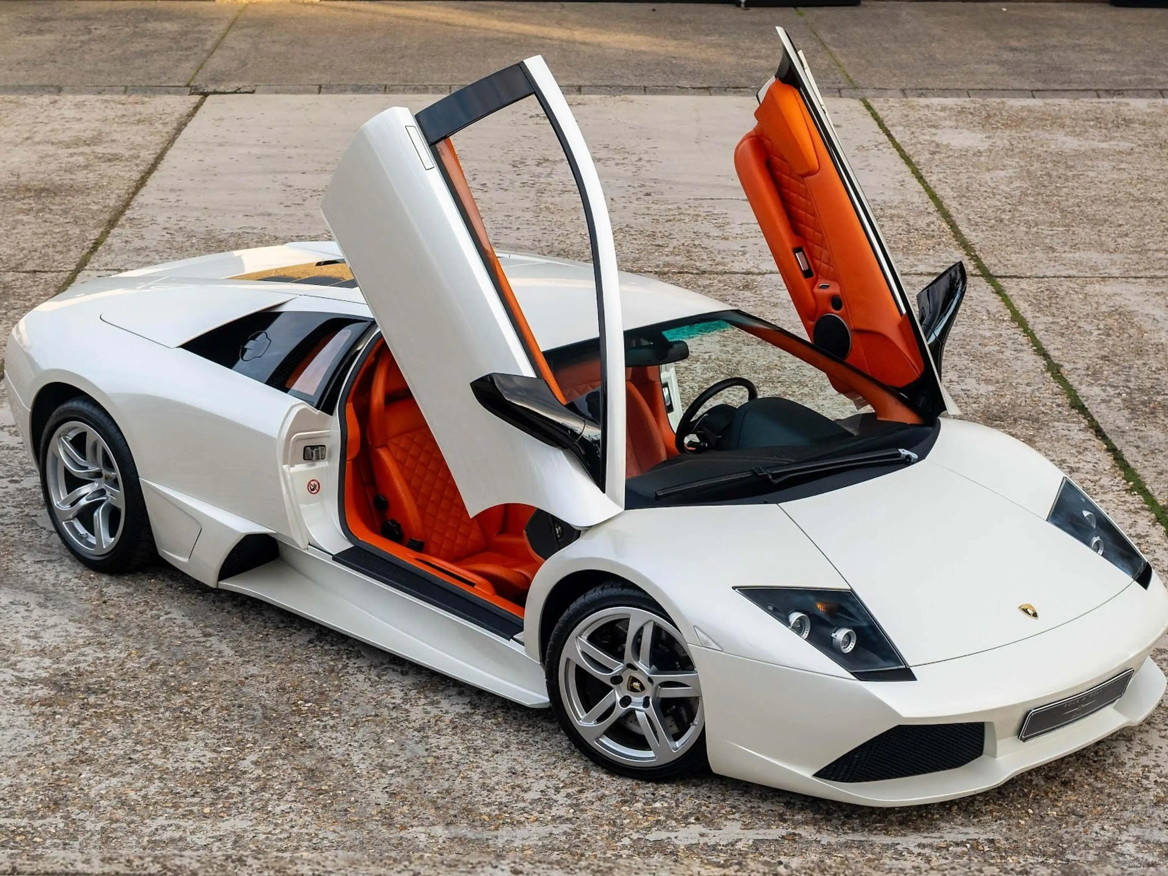 Lamborghini Murciélago Murciélago LP640 | Special order leather interior with Q citura diamond stitching — photo 3