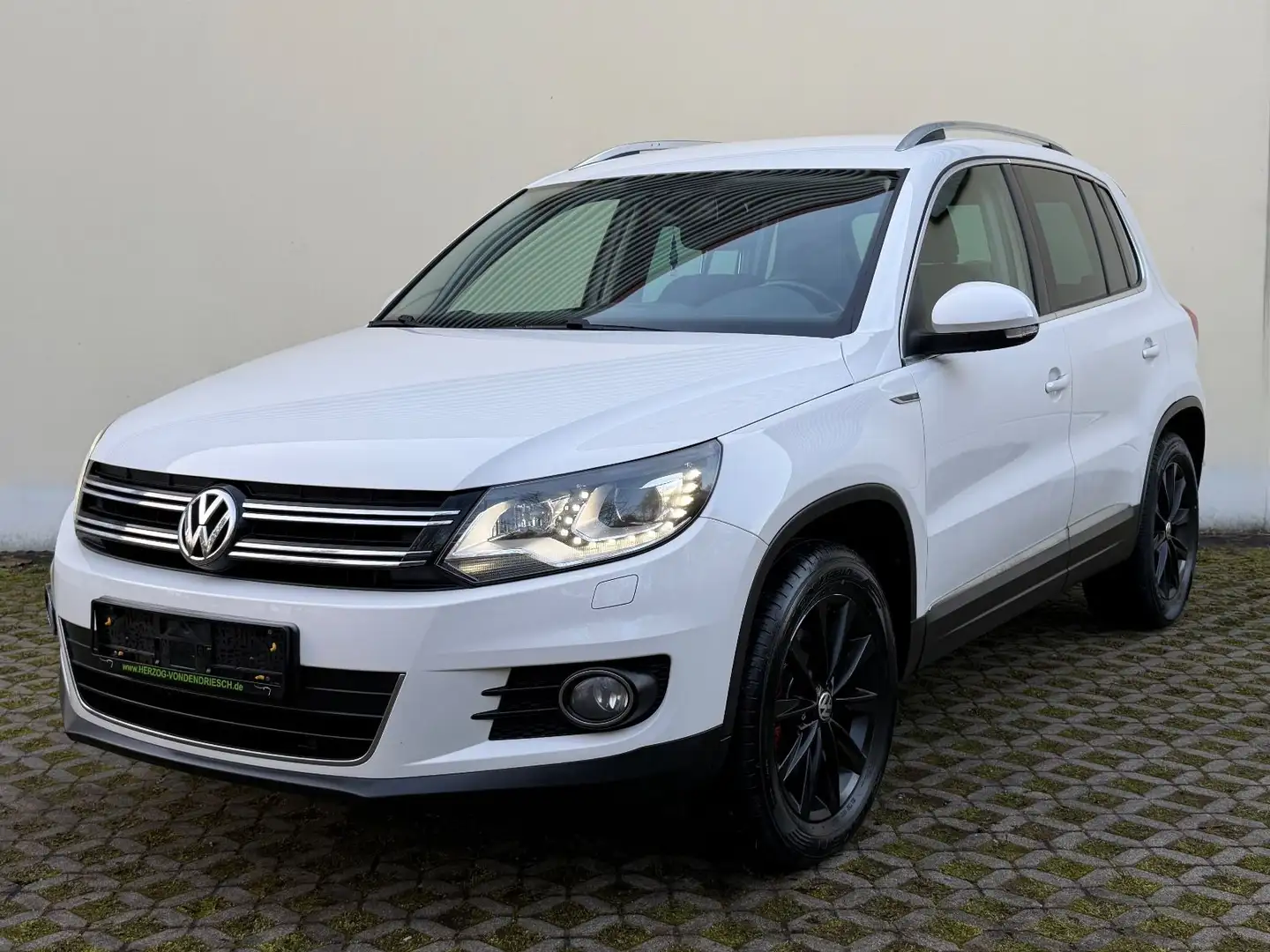 Volkswagen Tiguan 4Motion 2.0 Sport&Style | AHK | Kamera | Weiß - 1