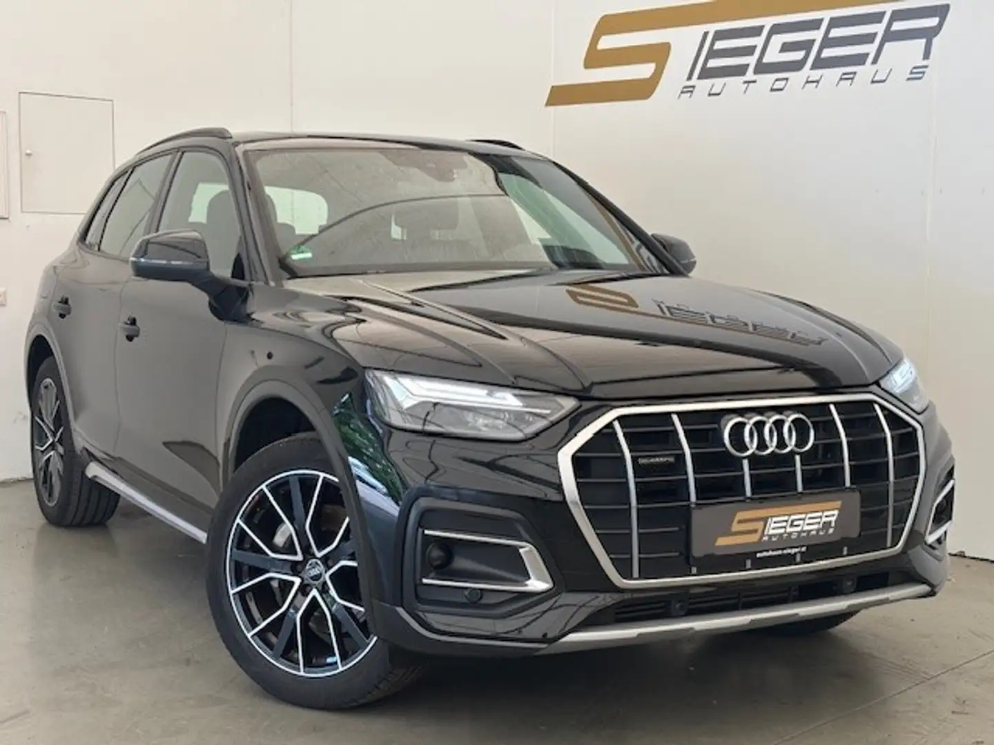 Audi Q5 50 TFSI e PHEV quattro S-line Schwarz - 2
