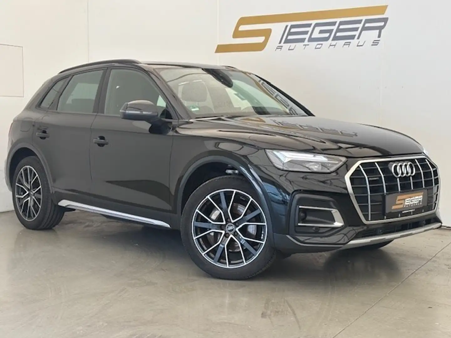 Audi Q5 50 TFSI e PHEV quattro S-line Schwarz - 1