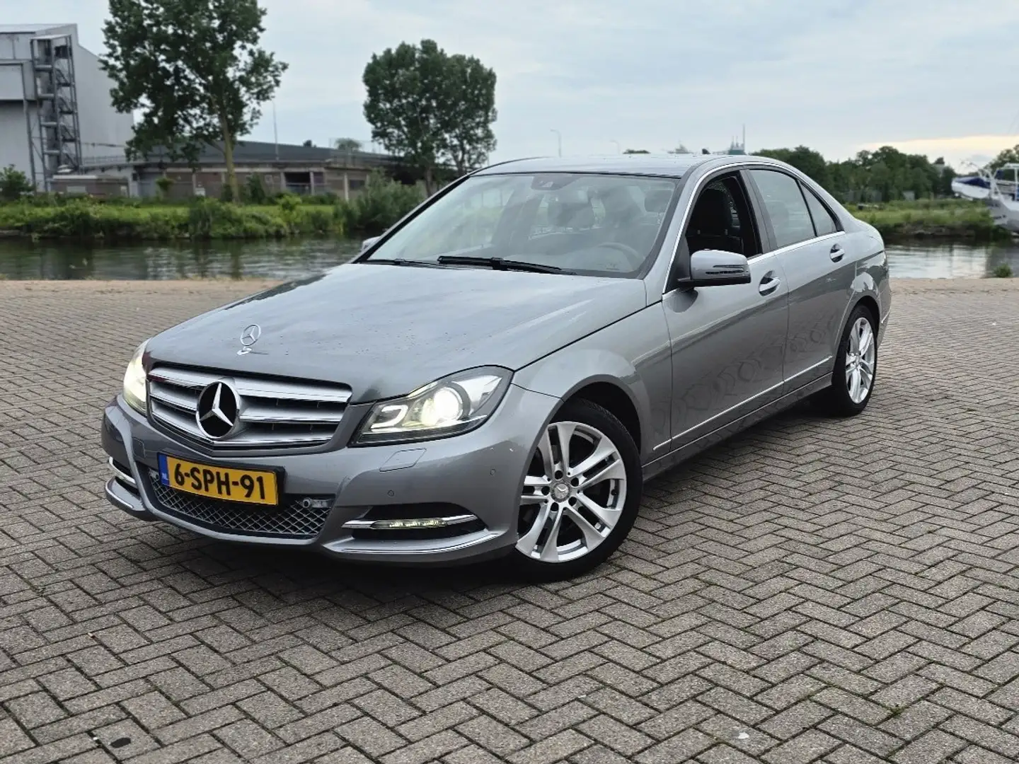 Mercedes-Benz C 180 Amb. Avantgarde Grijs - 2
