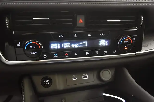 Nissan X-Trail view 11