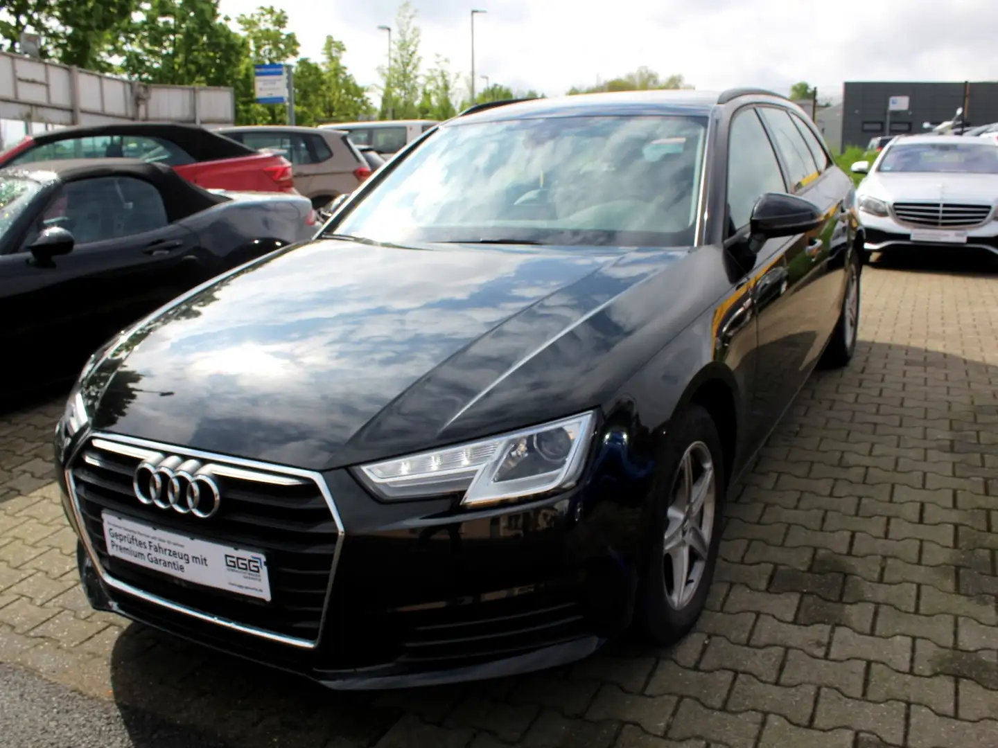 Audi A4 Avant 35 TDI S Tronic AHK Allwetterreifen Noir - 1