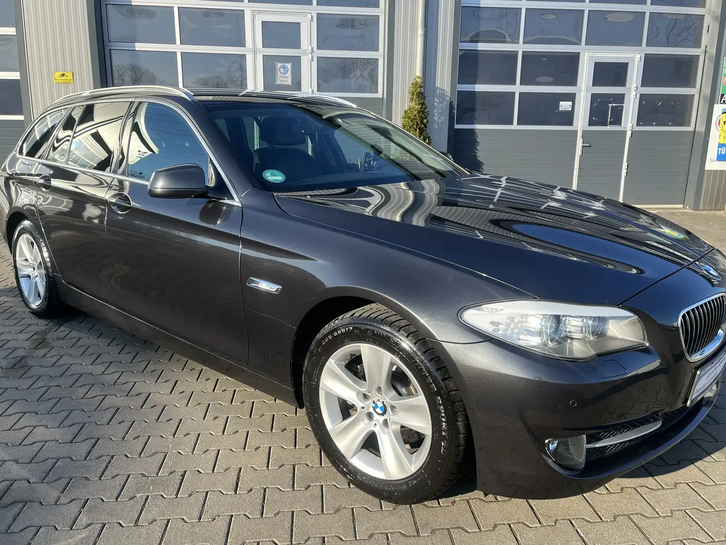 BMW 520 520 d  Xenon Leder Navi Kamera SHZ Grau - 2