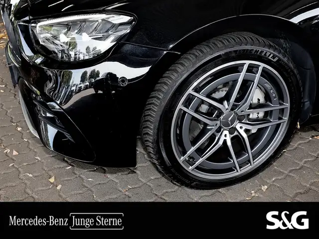 Mercedes-Benz E-Class view 4