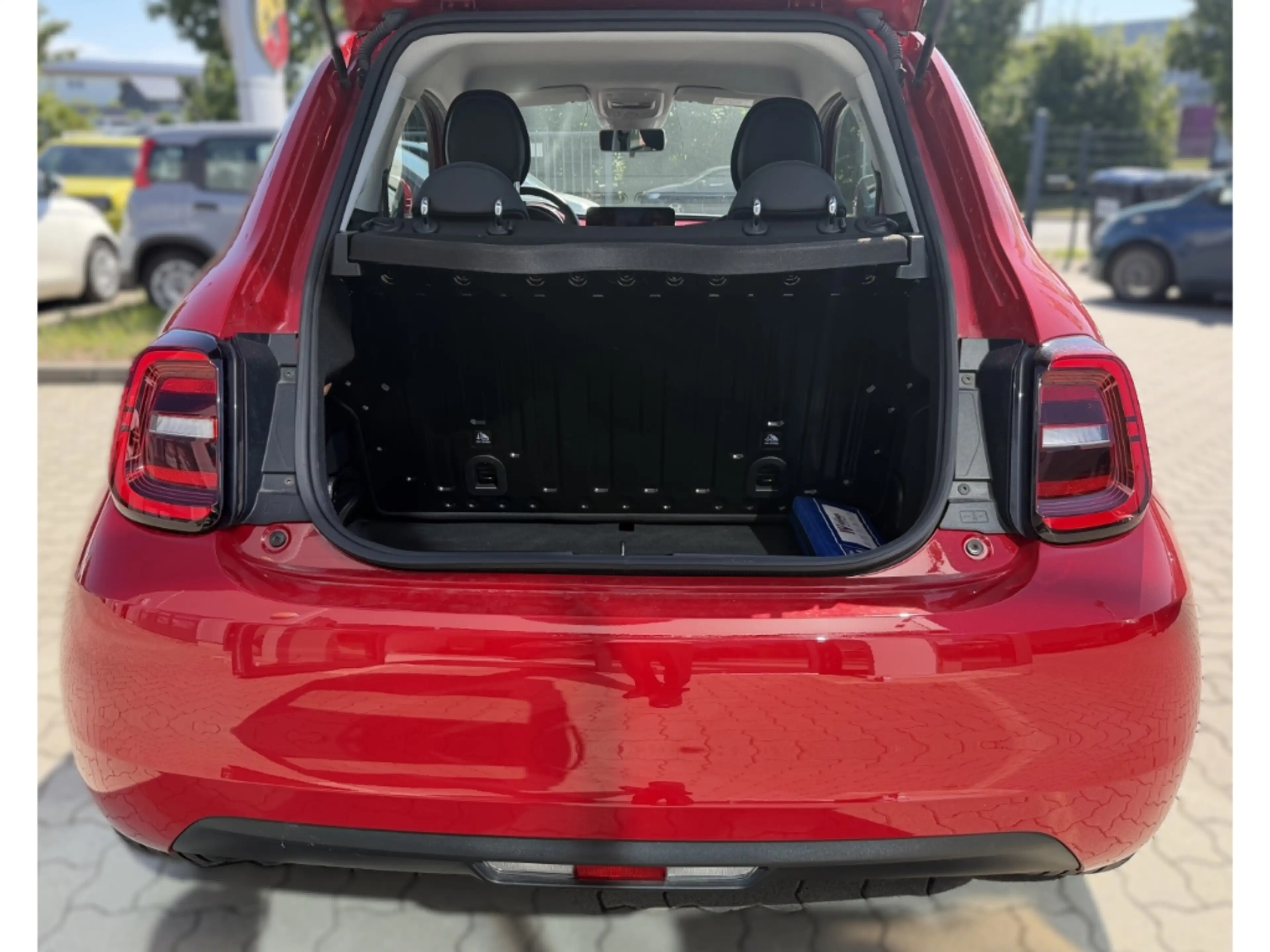 Fiat 500e Red *Apple Car Play *Tempomat — photo 11