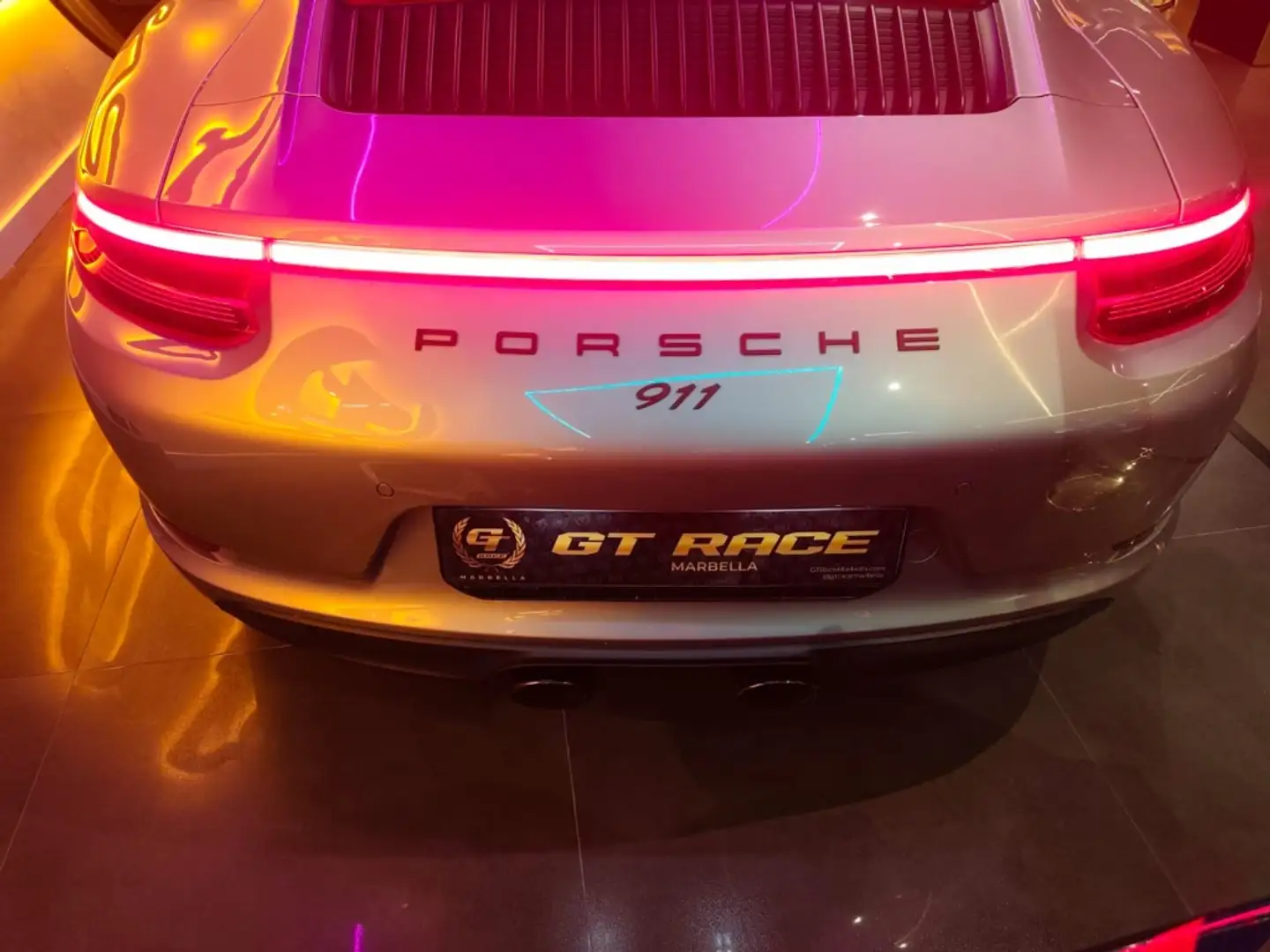 Porsche 991 Carrera 4 GTS Coupé PDK Gris - 2