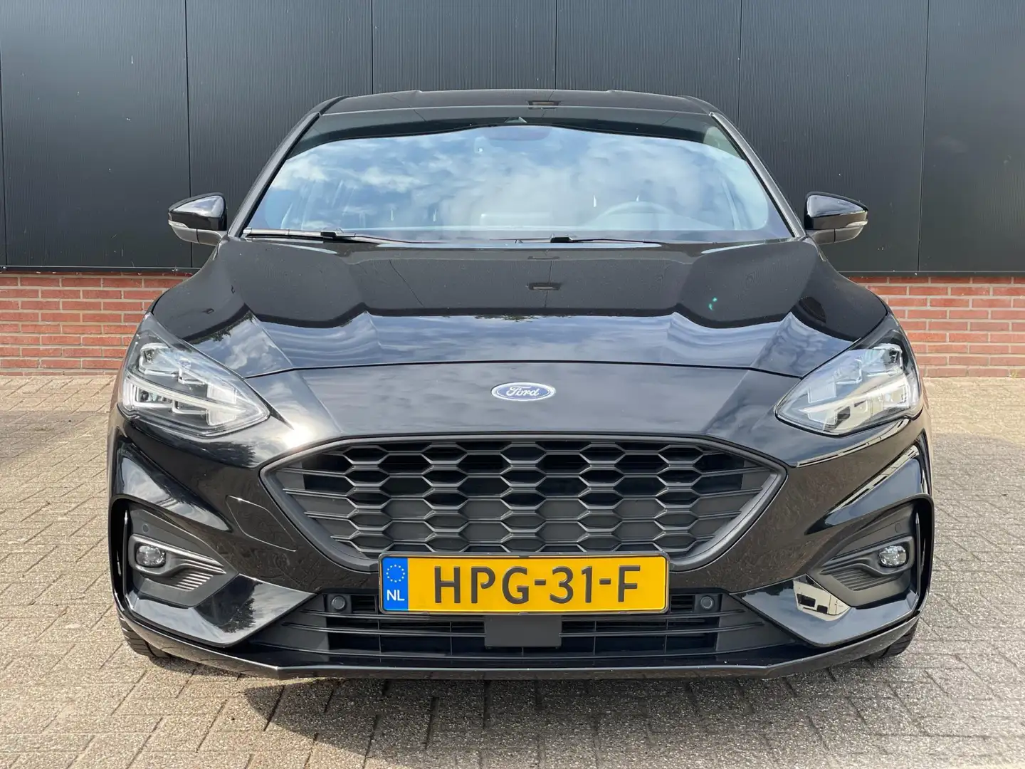 Ford Focus 1.0 EcoBoost ST Line Business Zwart - 2