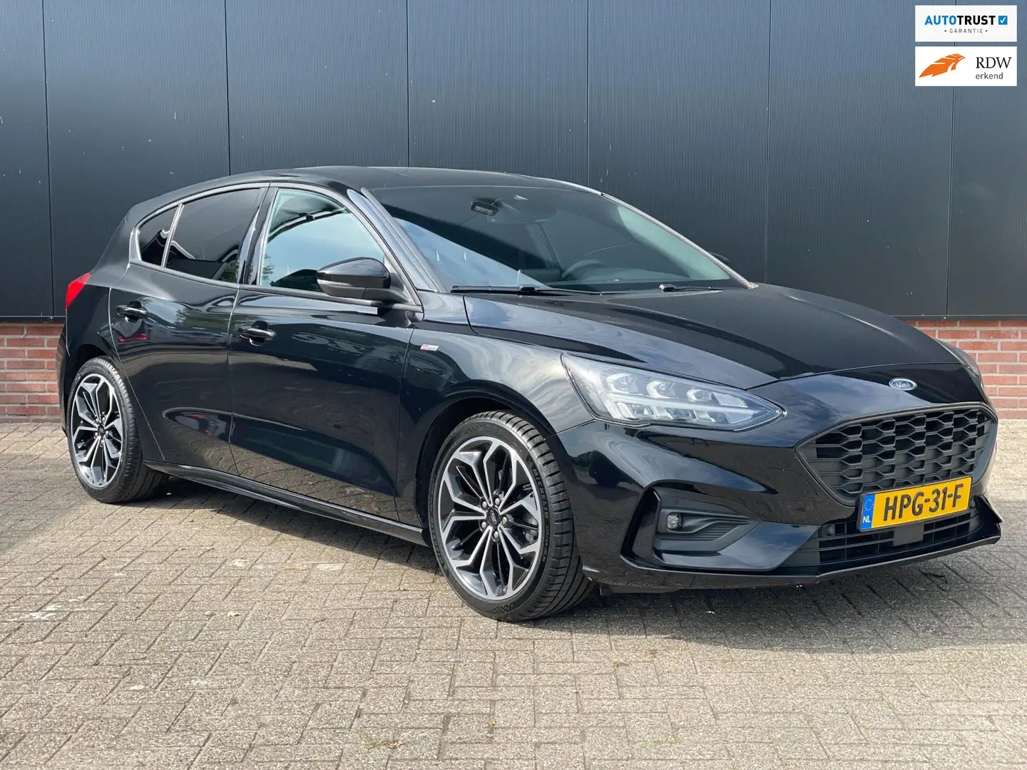 Ford Focus 1.0 EcoBoost ST Line Business Zwart - 1
