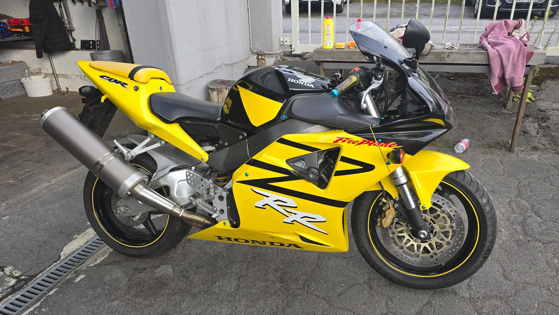 Honda CBR 900 Top-Zustand 17 TSD KM Geel - 1