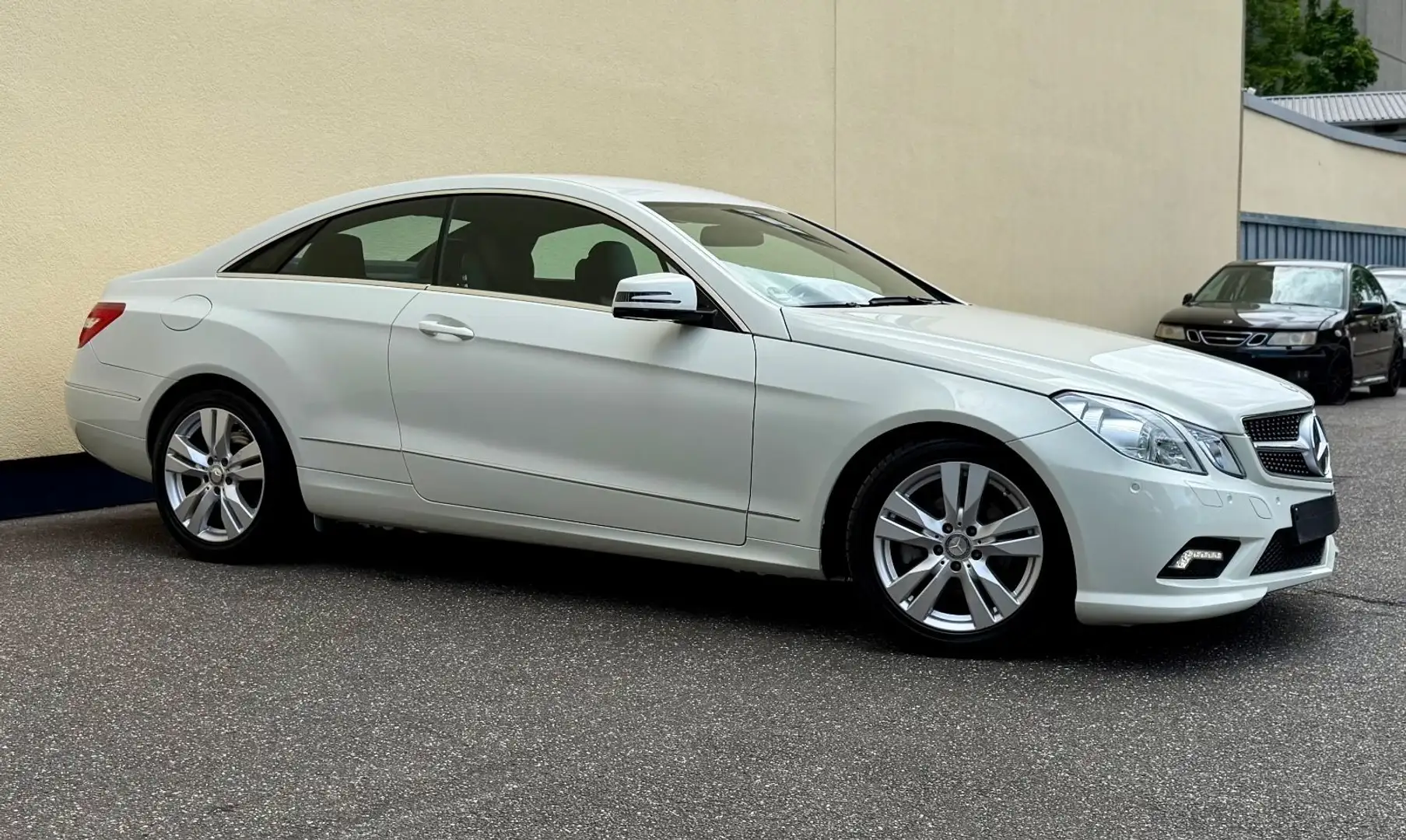 Mercedes-Benz E 200 Coupe AMG LINE XENON PDC GARANTIE Weiß - 1