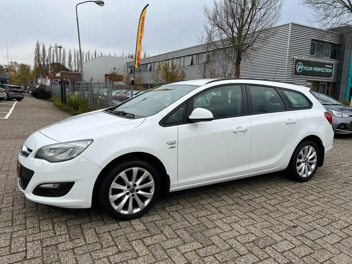 Opel Astra Sports Tourer 1.4 Design Edition - NWE APK - NAP ! Weiß - 2