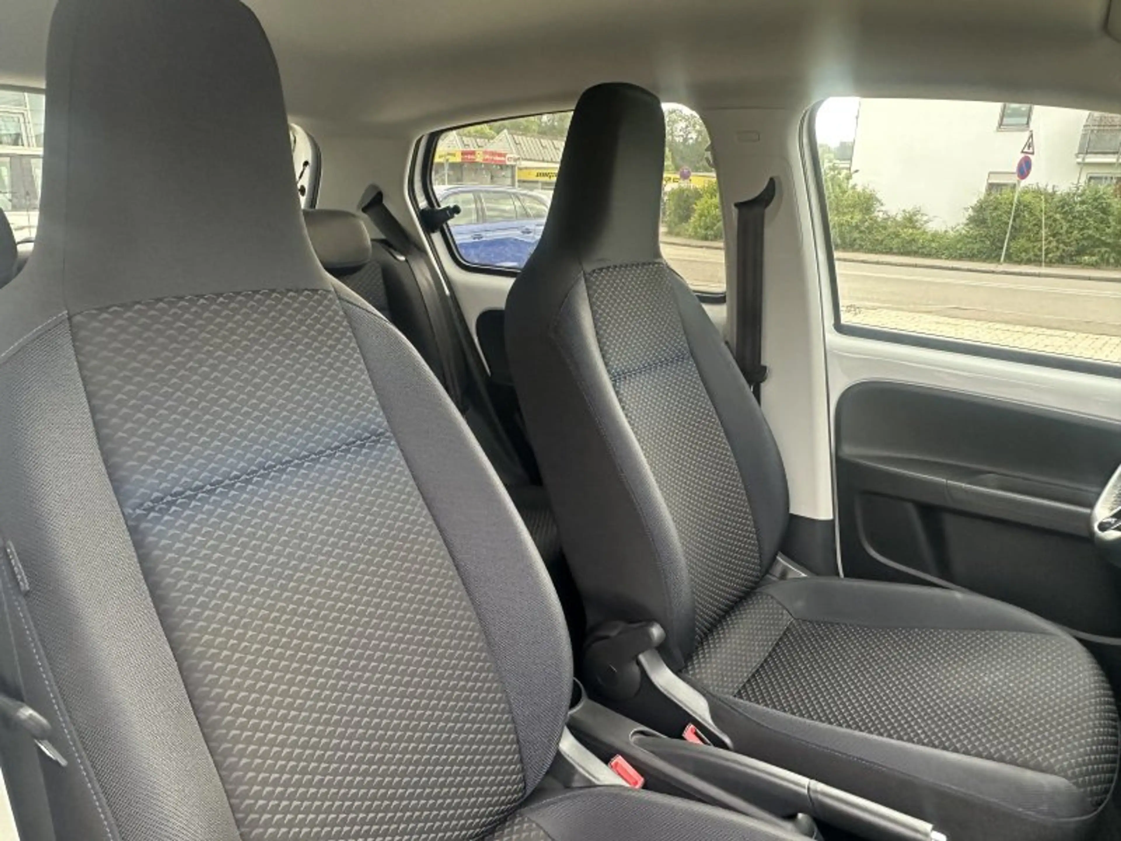Volkswagen e-up! United CCS Kamera Tempomat Sitzheizung ALU — photo 9