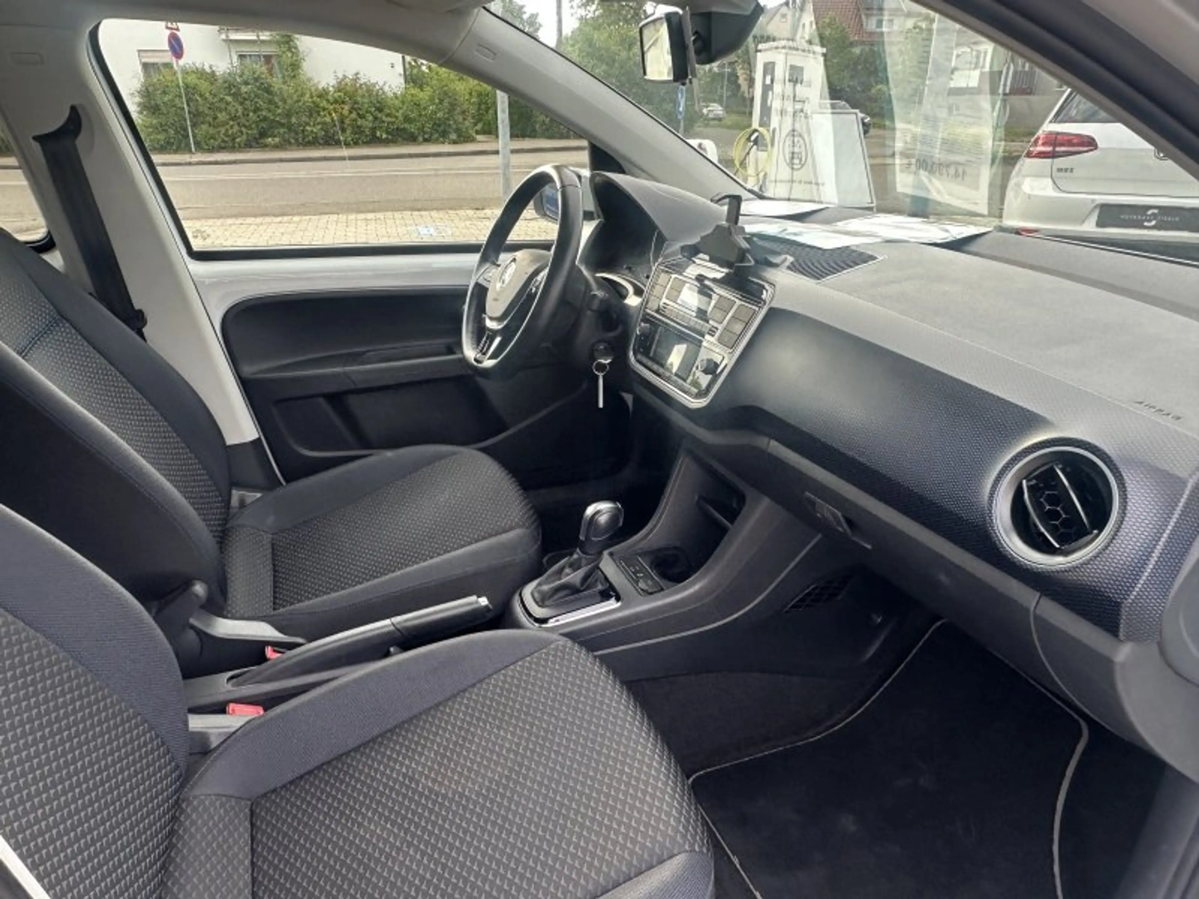 Volkswagen e-up! United CCS Kamera Tempomat Sitzheizung ALU — photo 8