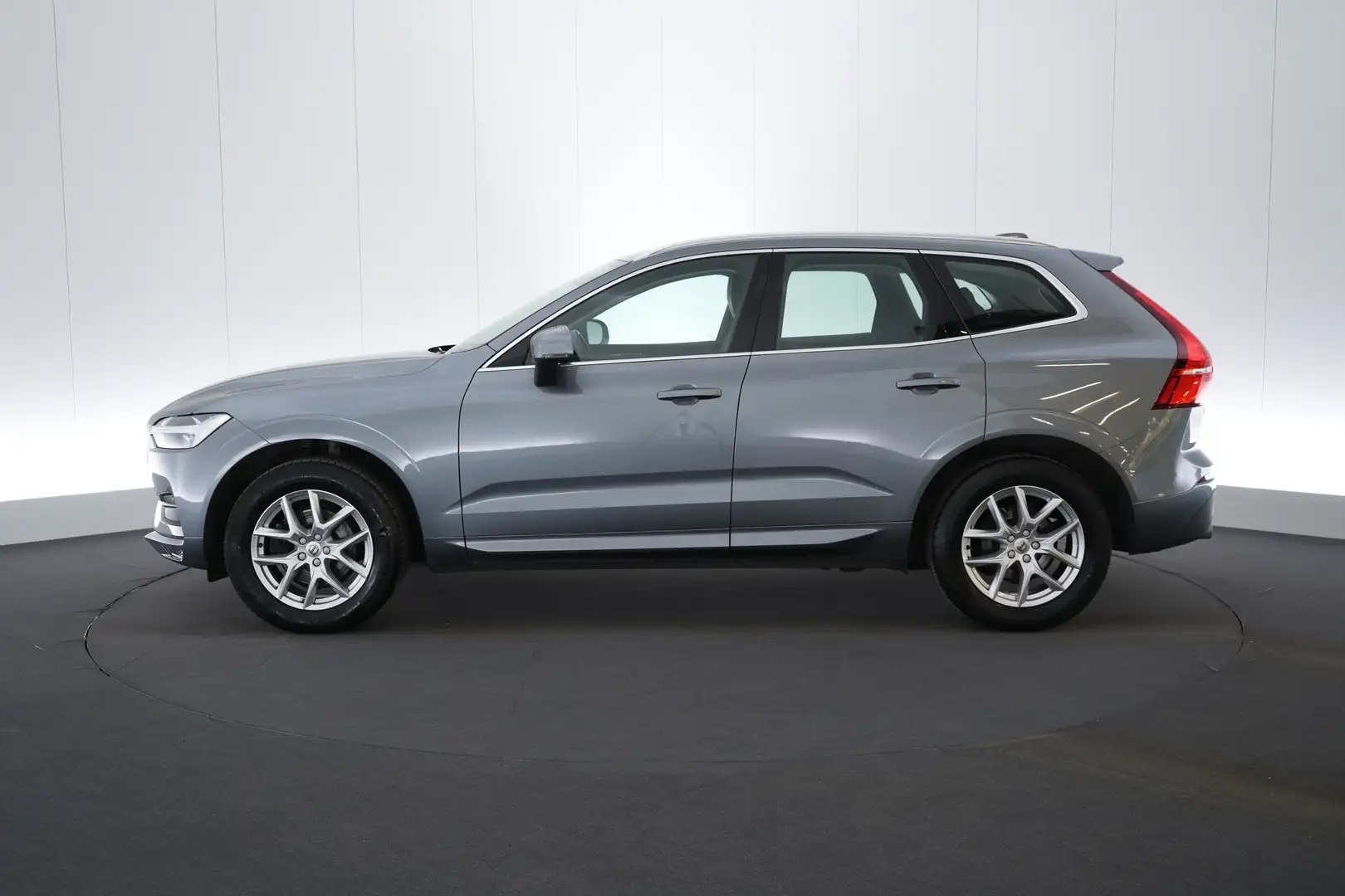 Volvo XC60 2.0 D4 Geartr. Momentum Pro Business LEDER/CUIR LE Gris - 2