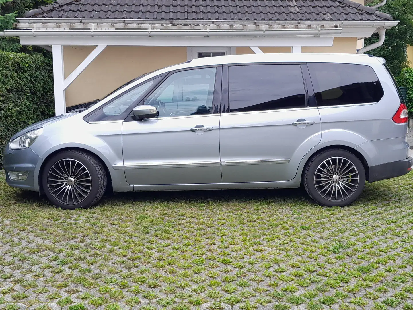 Ford Galaxy Galaxy Titanium 2,0 TDCi DPF Aut. Titanium Grau - 1