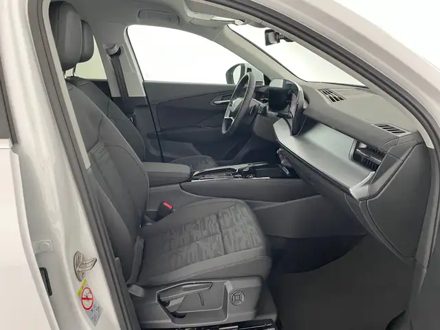Audi Q3 view 10