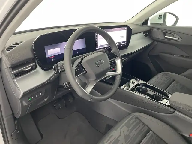 Audi Q3 view 8