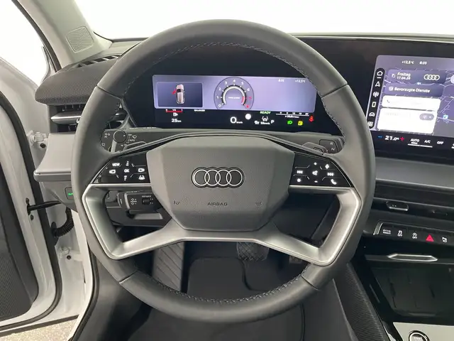 Audi Q3 view 13