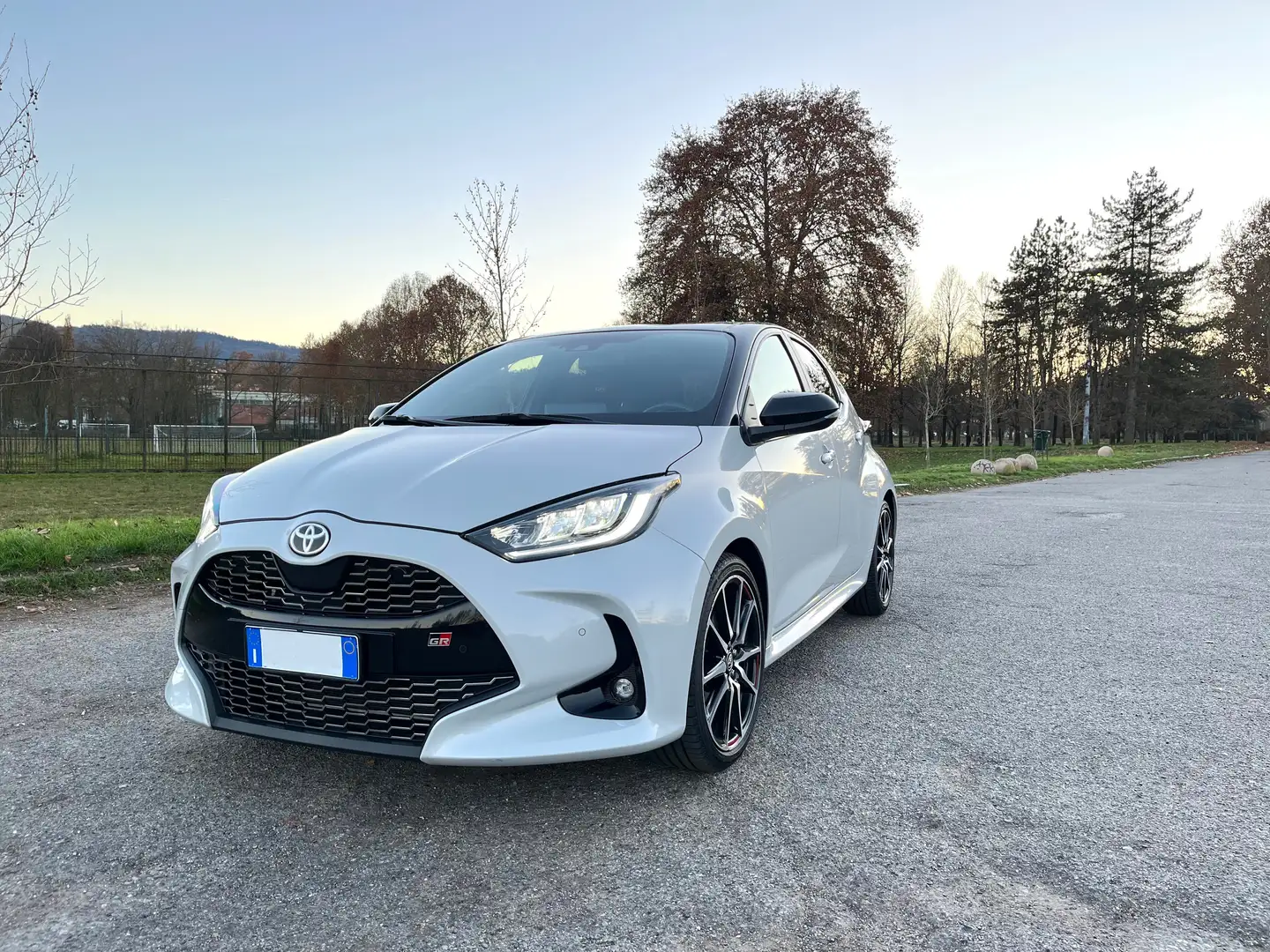 Toyota Yaris 1.5h GR Sport Argento - 1