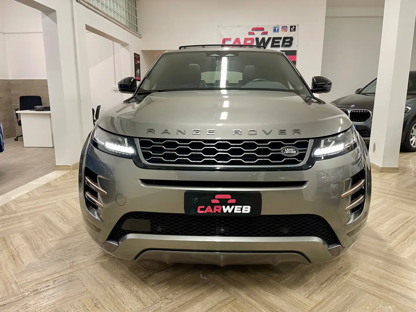 Land Rover Range Rover Evoque 2.0D AWD R-DYNAMIC MHEV SE 163CV ANNO 2022 Grijs - 2