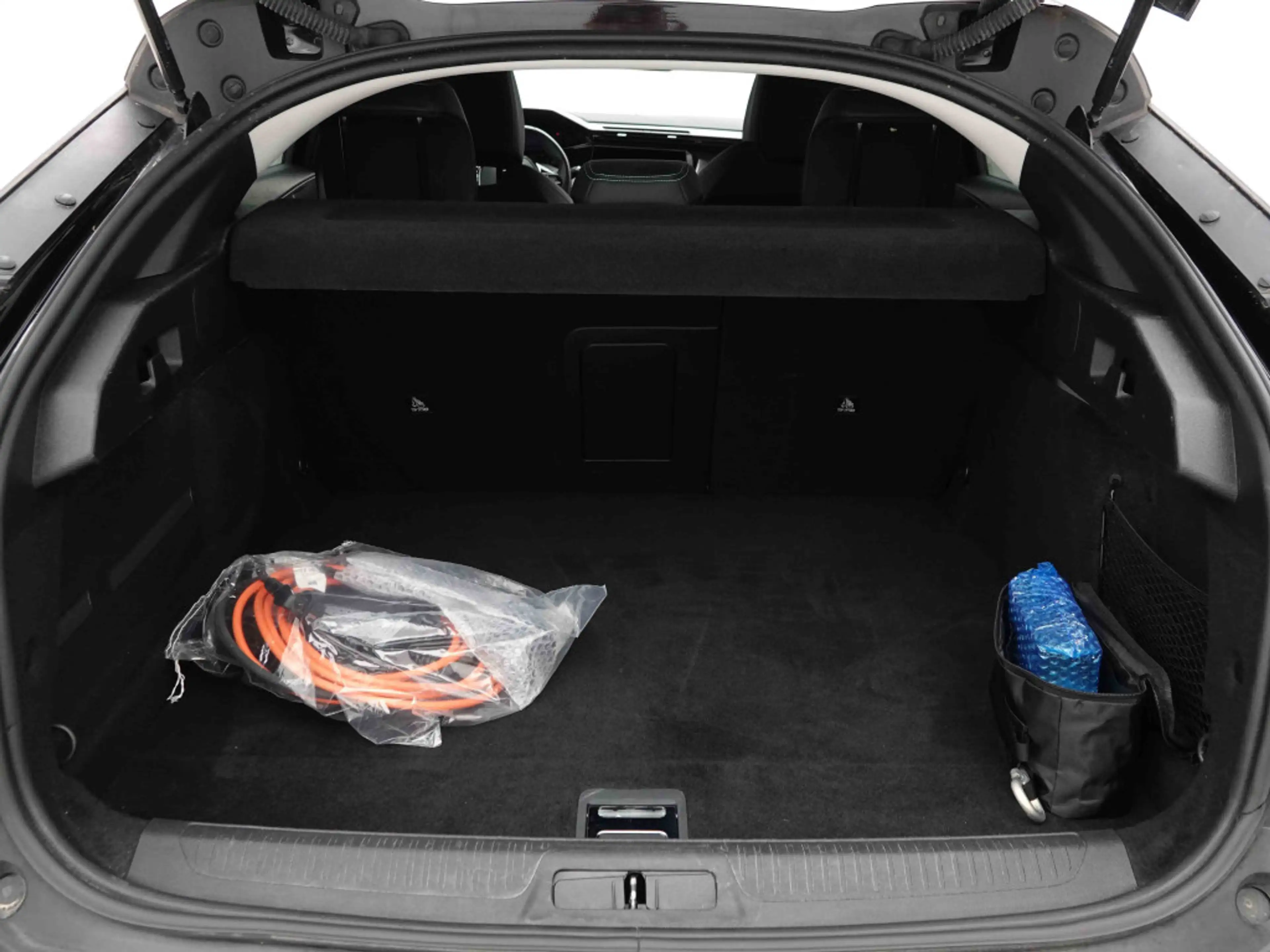 Peugeot 408 PHEV 225 | EV Range 60km | Allure | GPS | LED | Keyless | Camera — photo 6