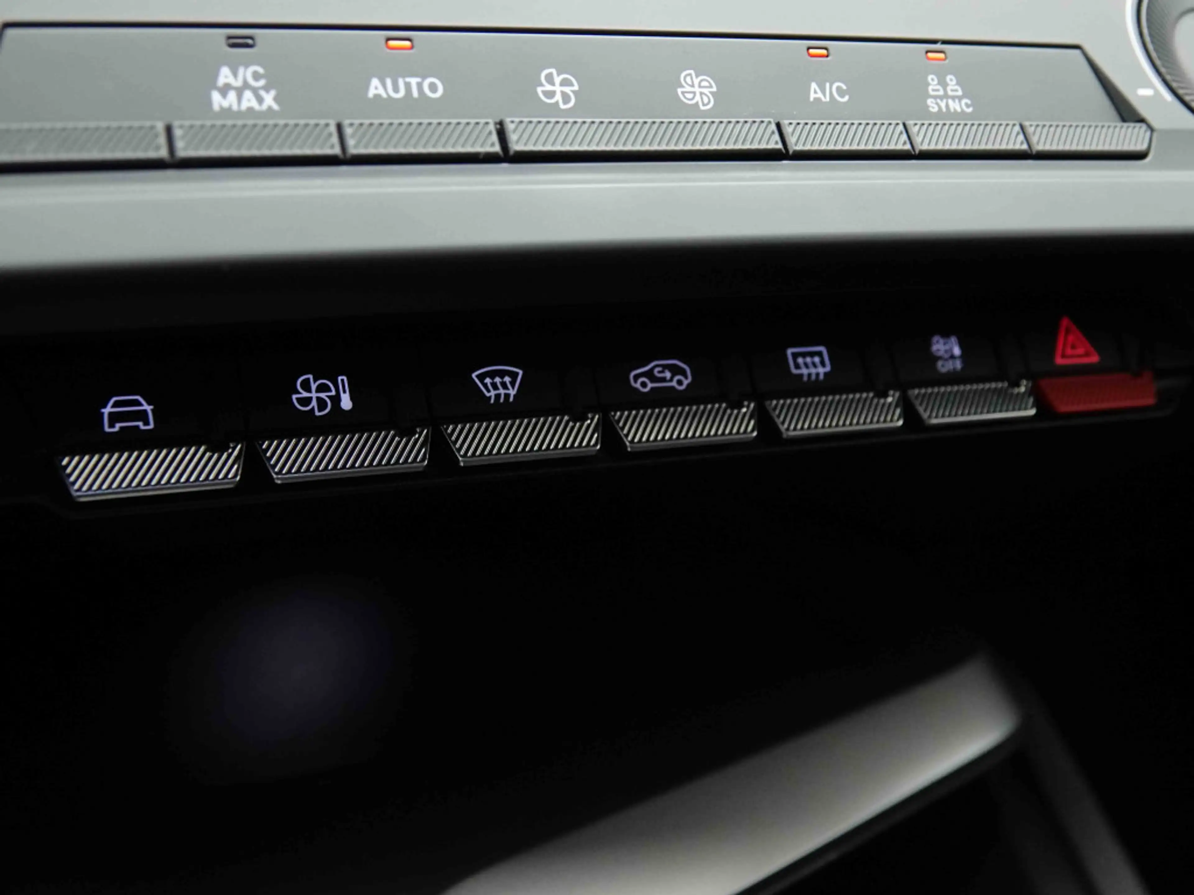 Peugeot 408 PHEV 225 | EV Range 60km | Allure | GPS | LED | Keyless | Camera — photo 14