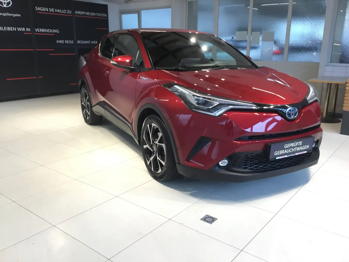 Toyota C-HR 1,8 Hybrid C-LUB CVT + Driver P. + abn. AHV Rot - 2