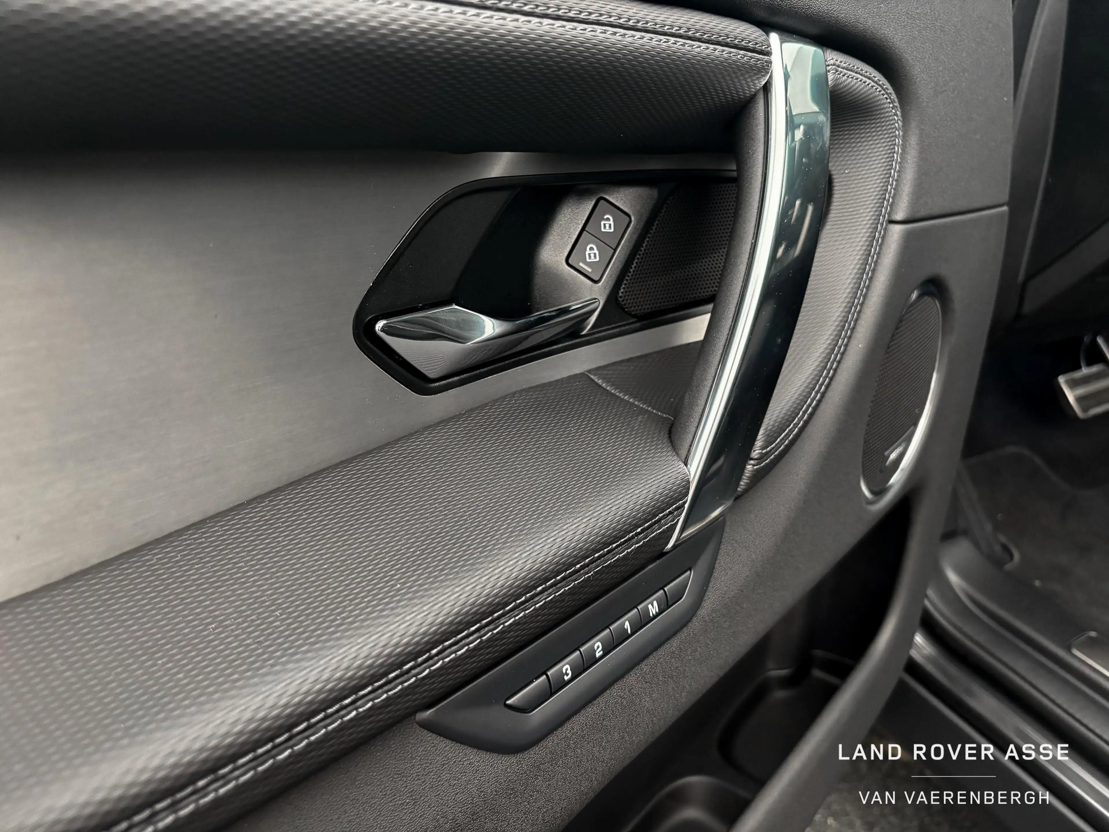 Land Rover Discovery Sport P270e Dynamic SE AWD — photo 10