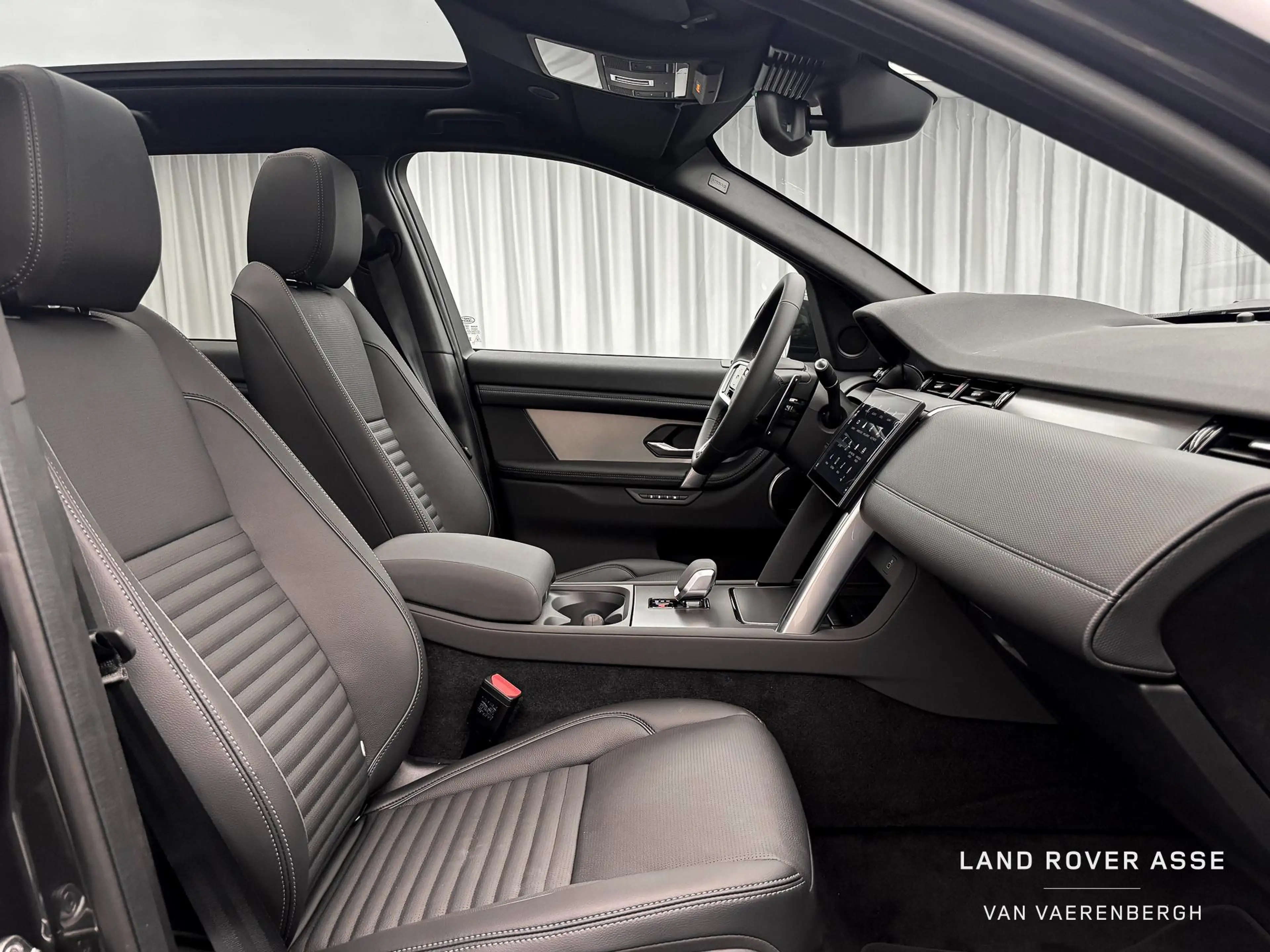 Land Rover Discovery Sport P270e Dynamic SE AWD — photo 3
