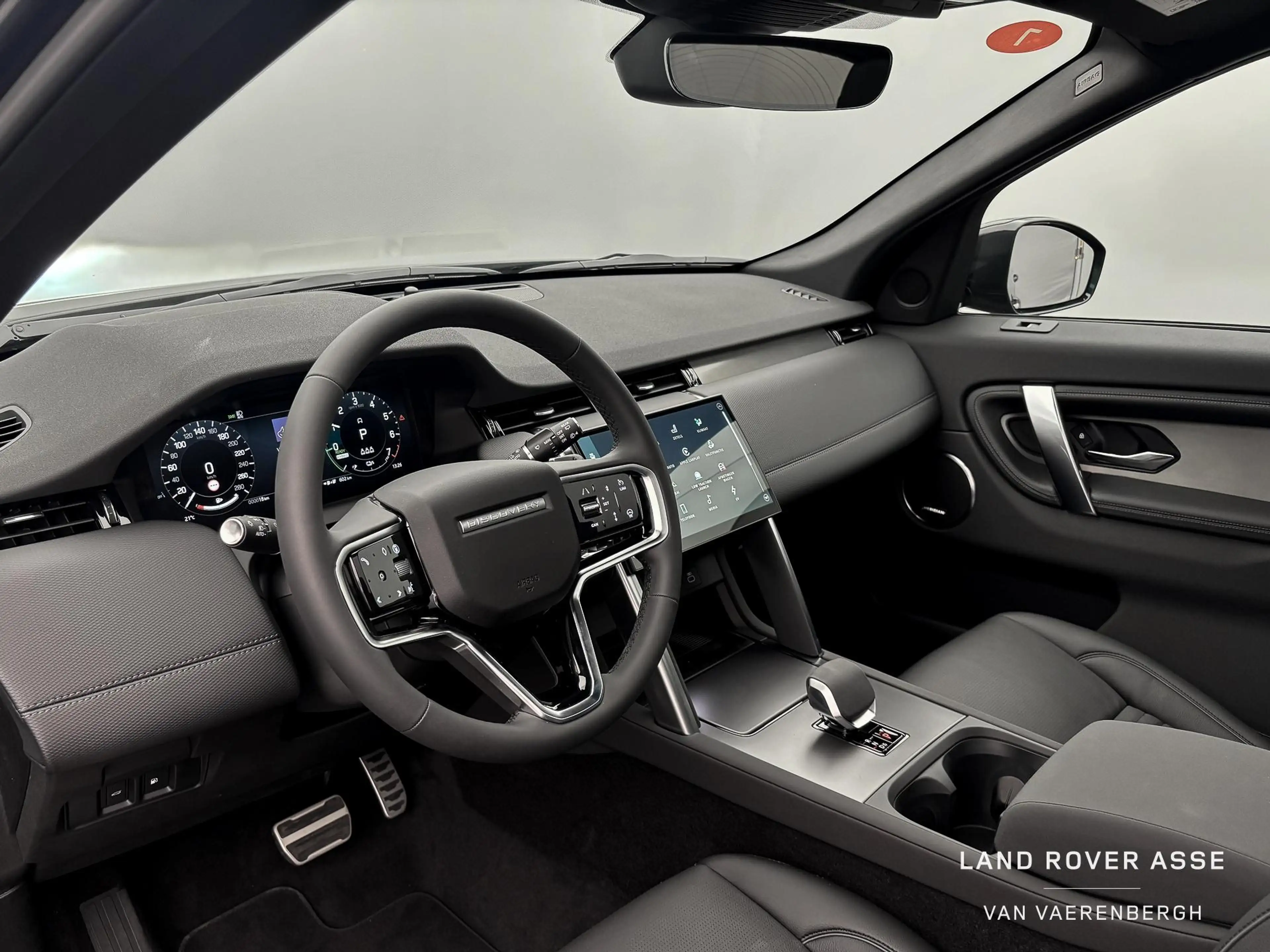 Land Rover Discovery Sport P270e Dynamic SE AWD — photo 11