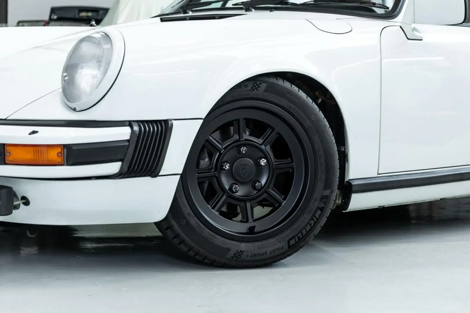 Porsche 911 Blanc - 1