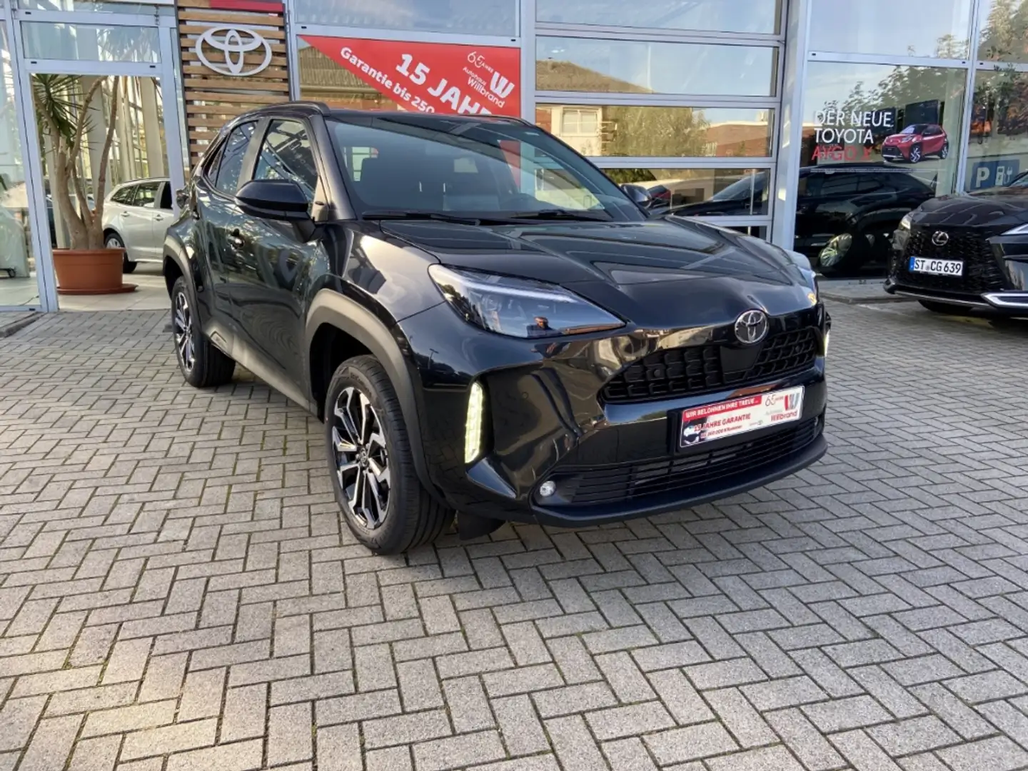 Toyota Yaris Cross Hybrid Team D 1,99 % Navi LED ACC Noir - 1