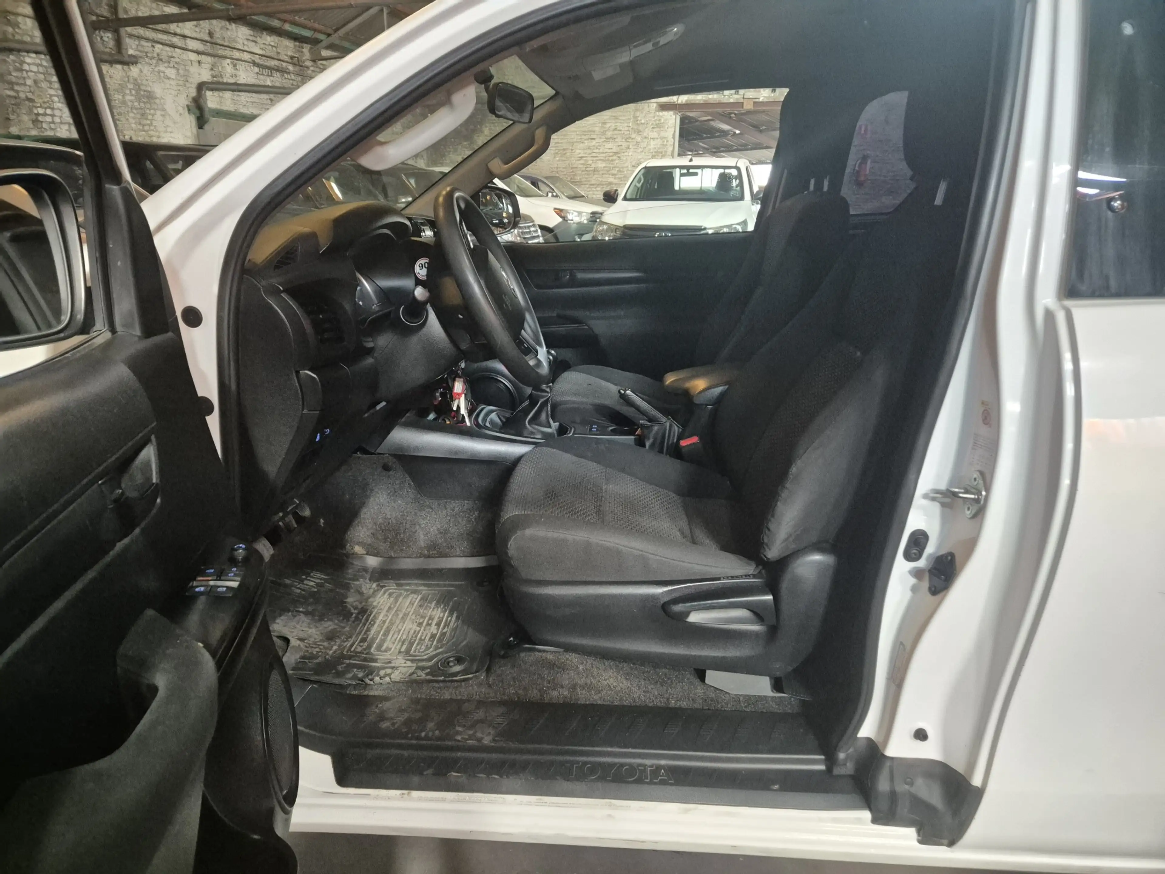 Toyota Hilux 2.4 D-4D 4WD Xtra Cab — photo 5