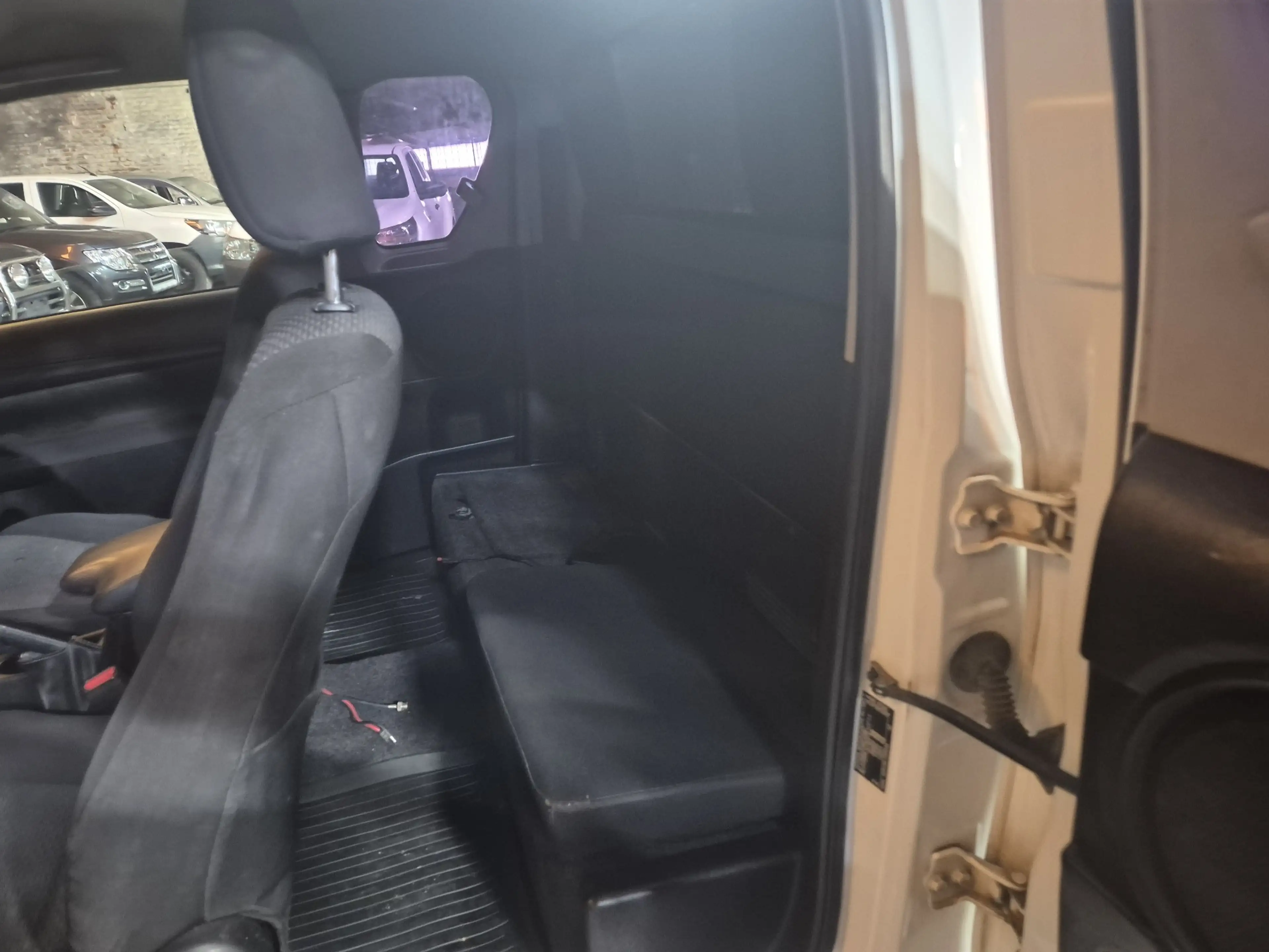 Toyota Hilux 2.4 D-4D 4WD Xtra Cab — photo 6