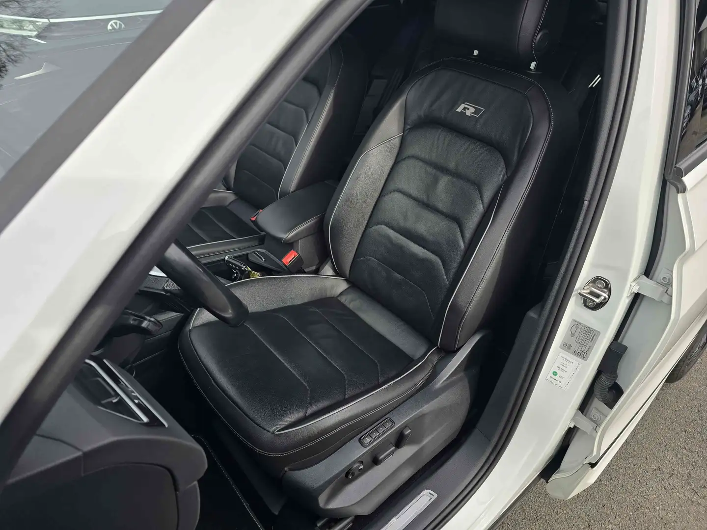 Volkswagen Tiguan 2.0 TSI HIGHLINE 4 MOTION*8-FACH ALU*R-LINE*STANDH Wit - 2