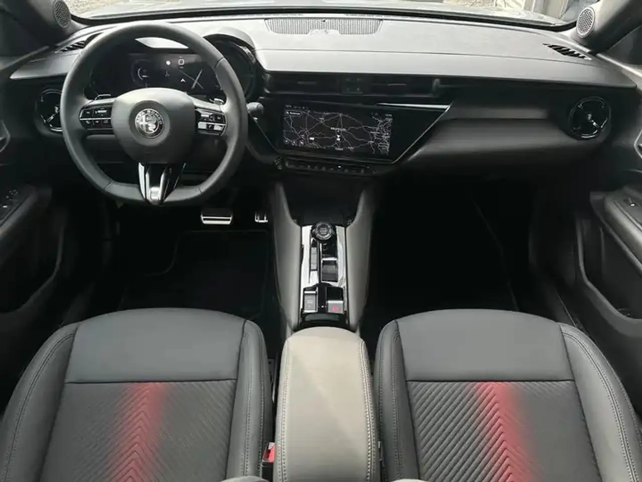 Alfa Romeo Junior 2025 — фото 12