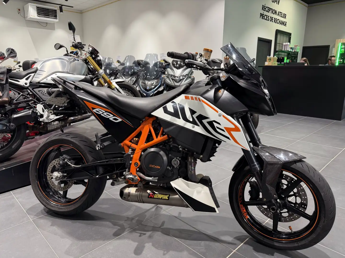 KTM 690 Duke Blanc - 2