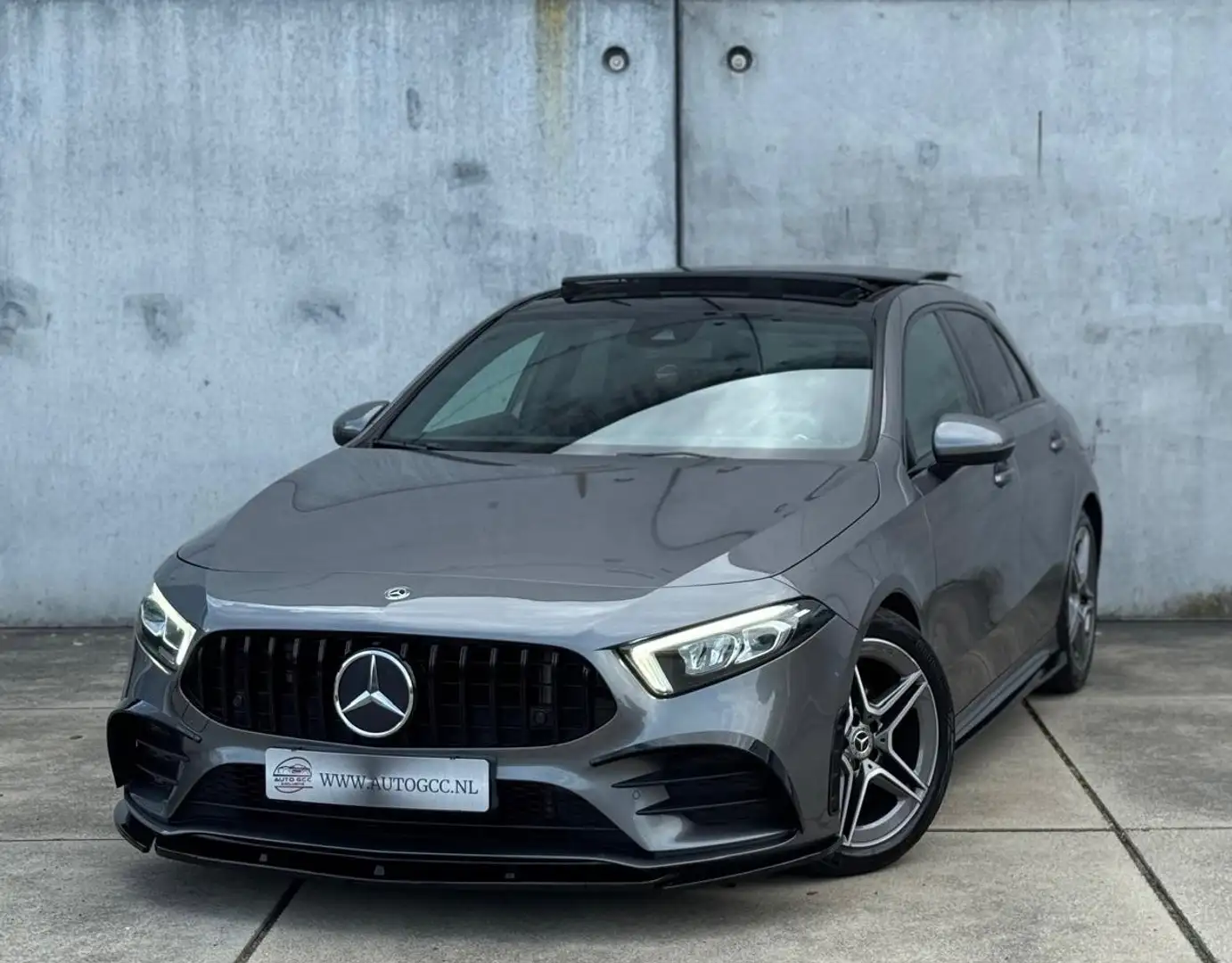 Mercedes-Benz A 180 D AMG PANO NIGHT PACK MAXTON LED Grijs - 1