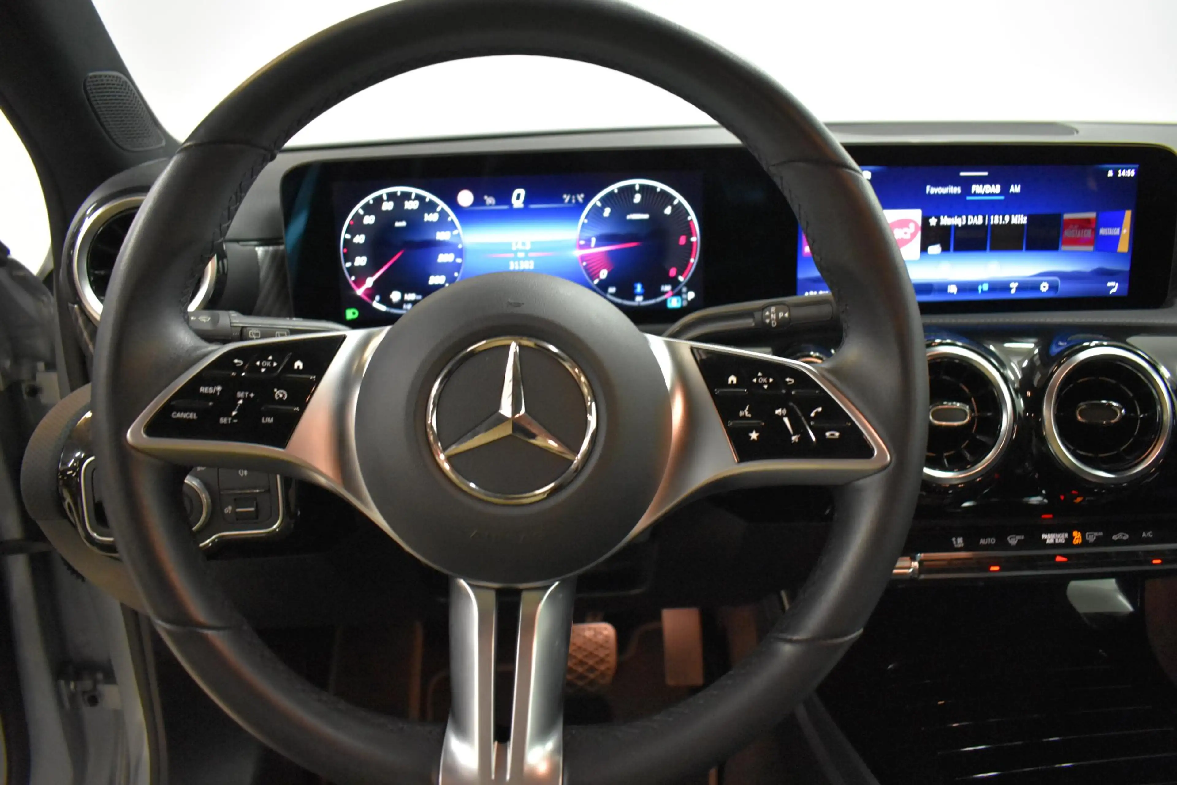 Mercedes-Benz A 180 A d Business Line — photo 12