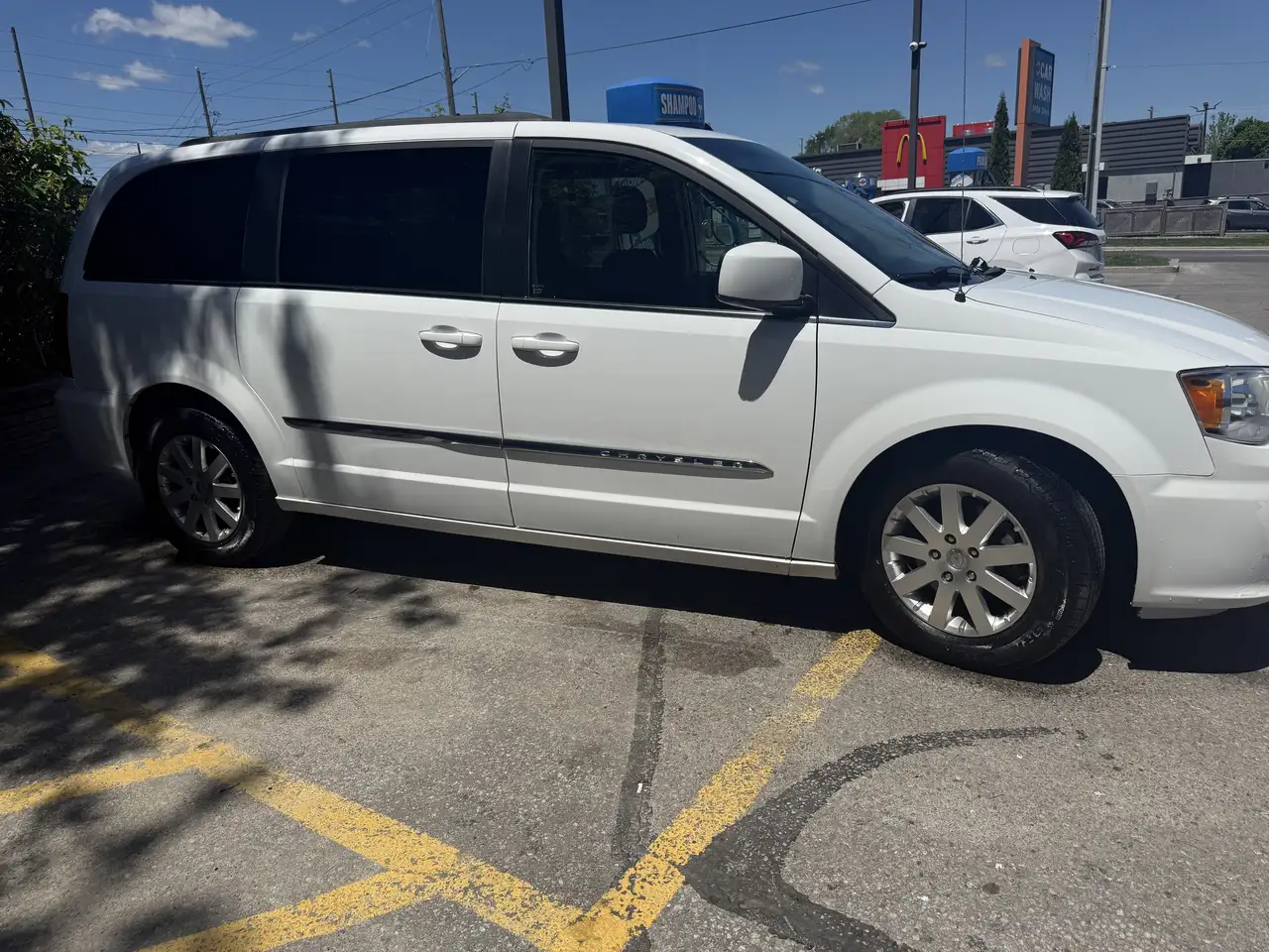 Chrysler Town & Country снимка Chrysler Town & Country