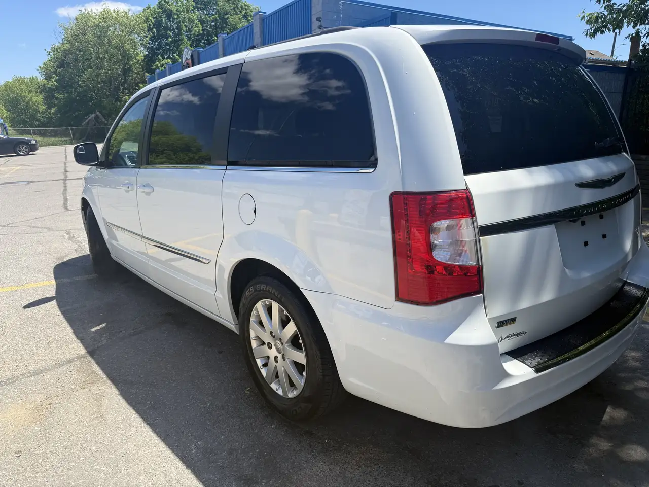 Chrysler Town & Country снимка Chrysler Town & Country