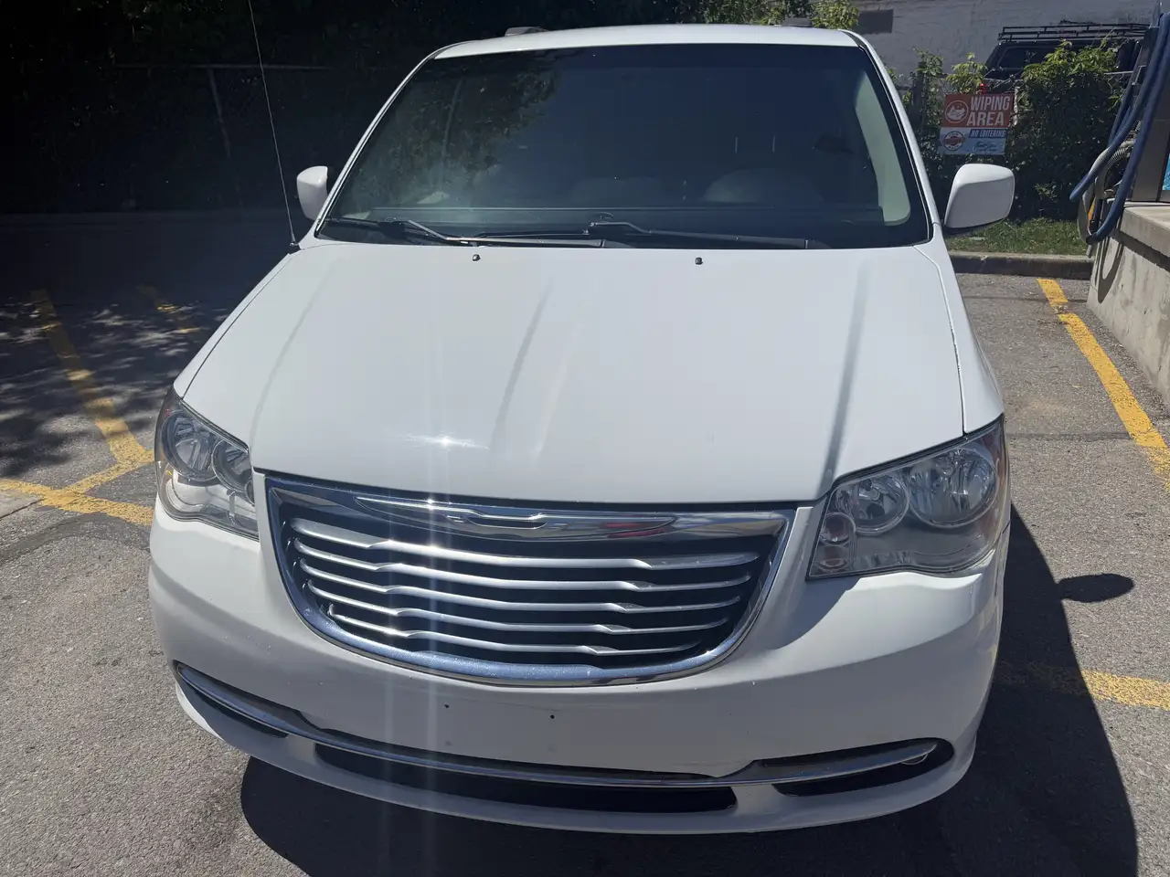 Chrysler Town & Country снимка Chrysler Town & Country