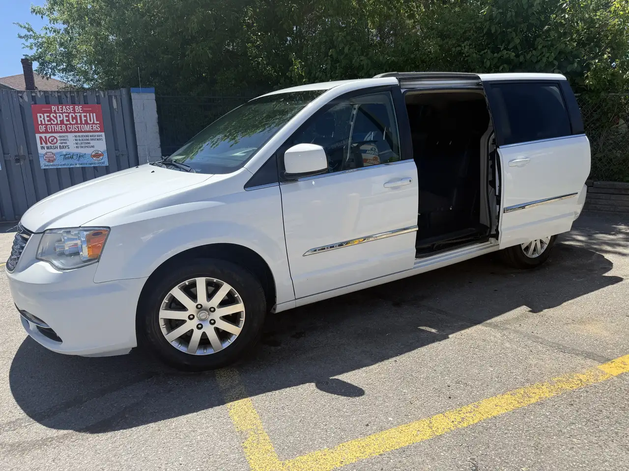 Chrysler Town & Country снимка Chrysler Town & Country
