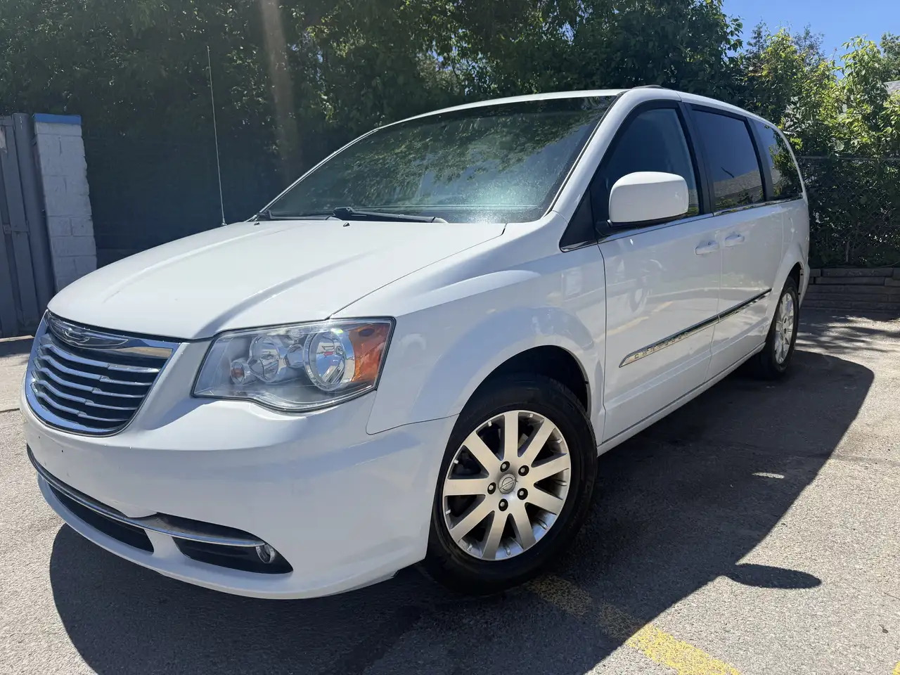 Chrysler Town & Country снимка Chrysler Town & Country