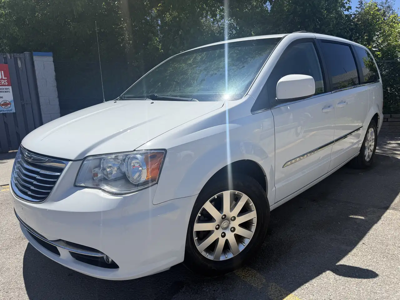 Chrysler Town & Country снимка Chrysler Town & Country