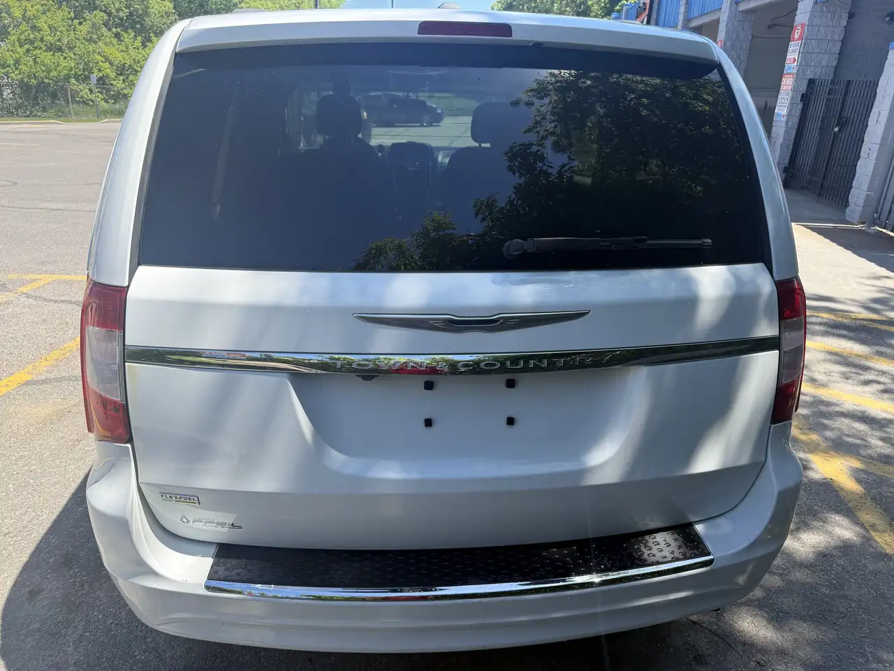 Chrysler Town & Country снимка Chrysler Town & Country