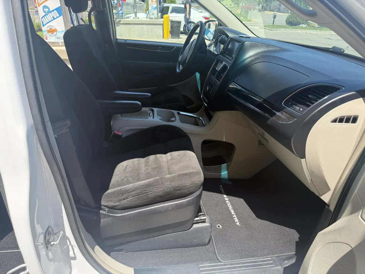 Chrysler Town & Country снимка Chrysler Town & Country