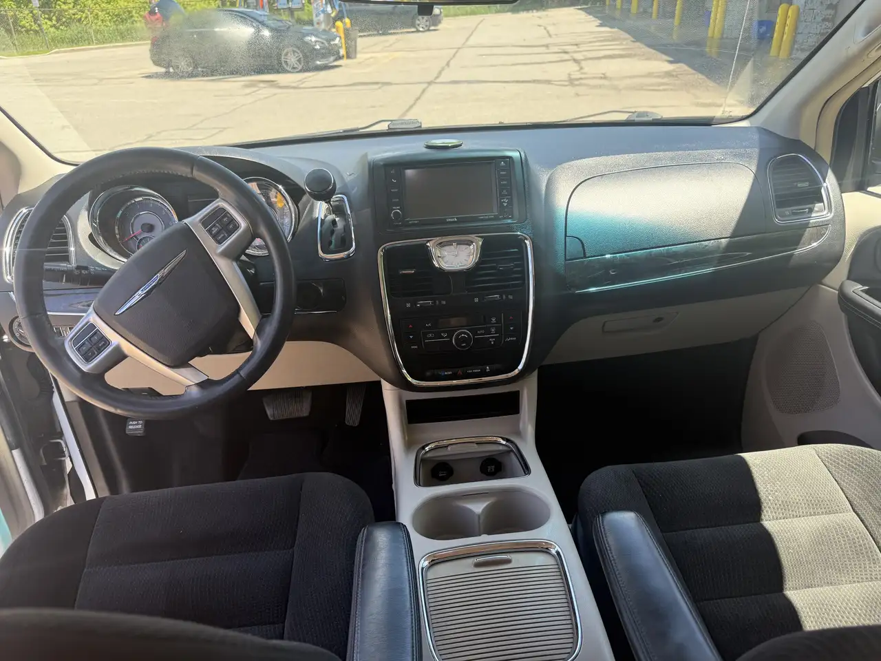 Chrysler Town & Country снимка Chrysler Town & Country